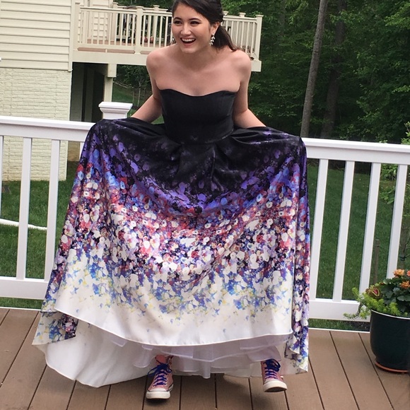 Prom dress - Picture 2 of 4